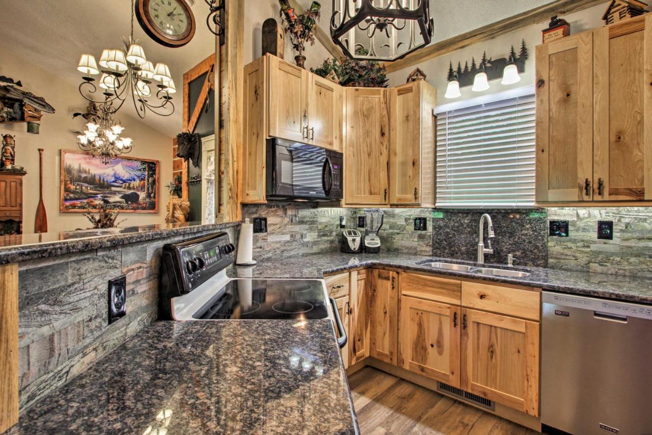 Eclectic Cabin With Hot Tub 1 Mi To Ober Gatlinburg Esterno foto